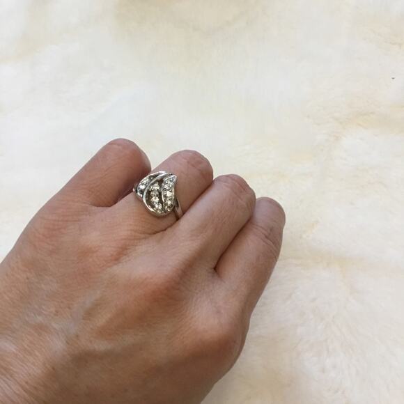 Sterling Silver Flower Crystals Ring - Picture 6 of 6